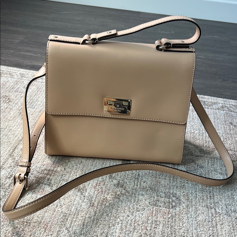 kate spade Pebble Leather Crossbody in Light Beige with Gold Hardware